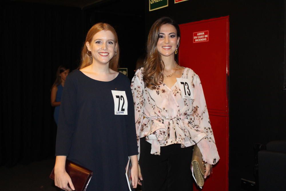 Las candidatas a fallera mayor de València visitan el concurso de teatro fallero