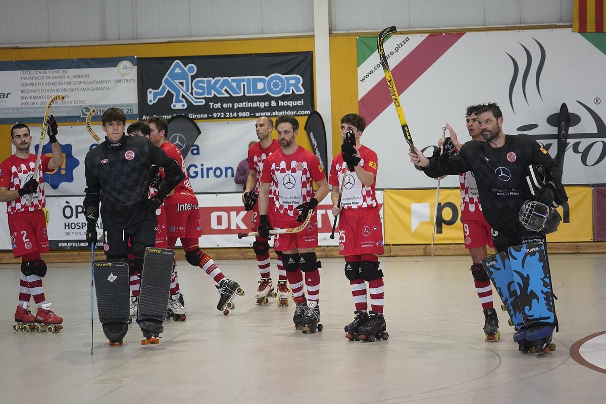 Els jugadors del Garatge Plana Girona donant les gràcies pel suport als seus aficionats