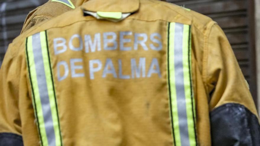 Prende fuego una nevera  en una oficina de detectives en Palma