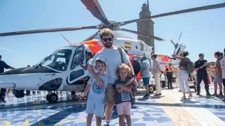 El Helimer 401 abre sus puertas en A Coruña para enseñar a las familias qué ocurre en un rescate: "Nos han explicado como trabajan... ¡Es una pasada!"