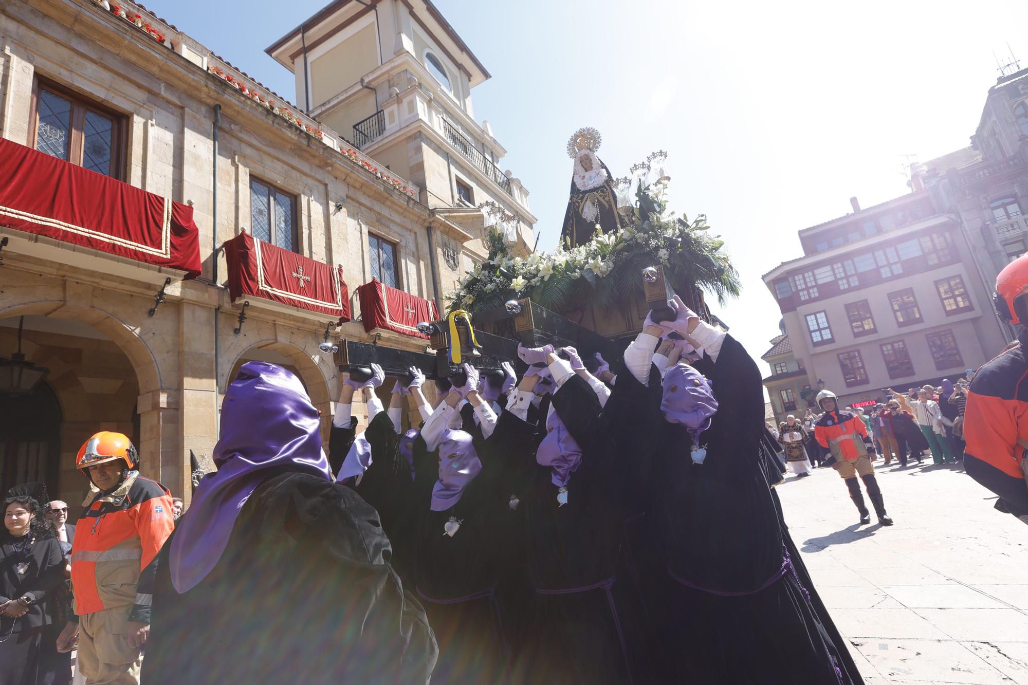 EN IMÁGENES: Así fue la procesión de la Soledad en la Semana Santa de Oviedo