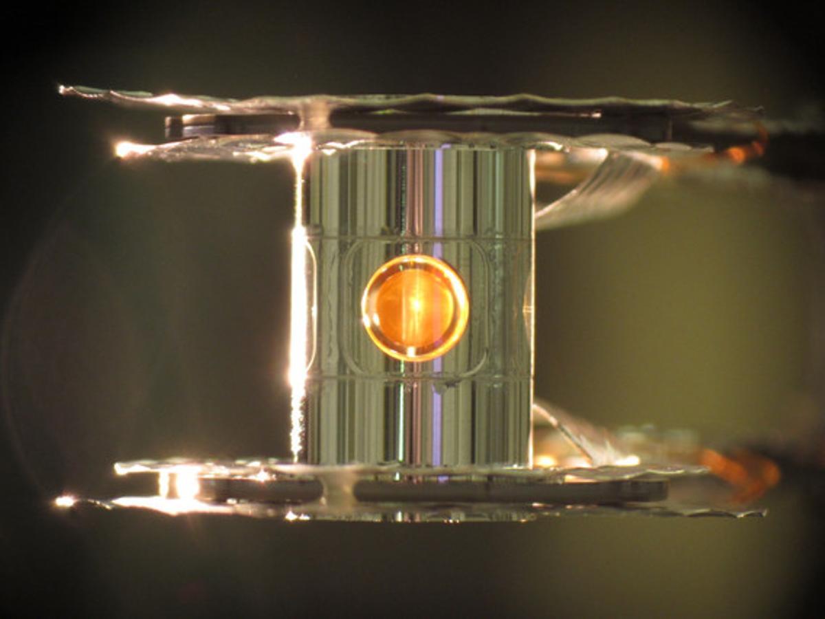 El cilindro en el que se esperimenta la fusión nuclear.
