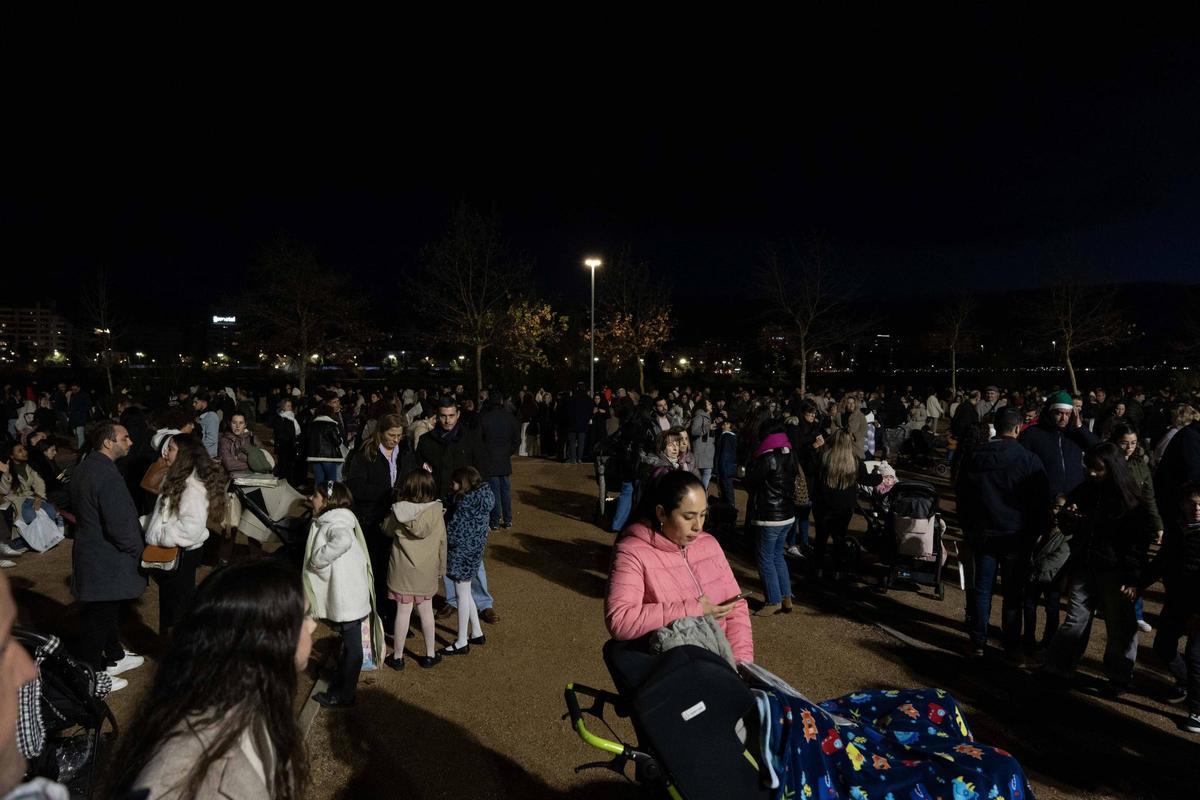 Fotogalería | Badajoz se vuelca un año más con la Noche de los Deseos a orillas del Guadiana