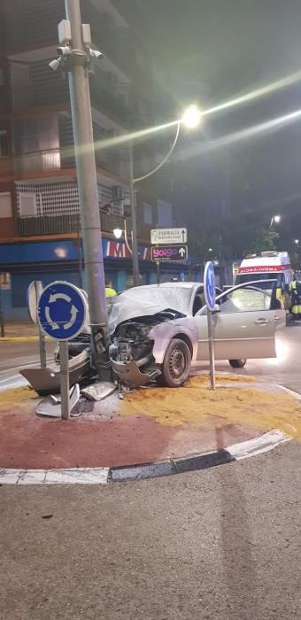 Una conductora borracha se estrella contra una farola en Xirivella en pleno estado de alarma