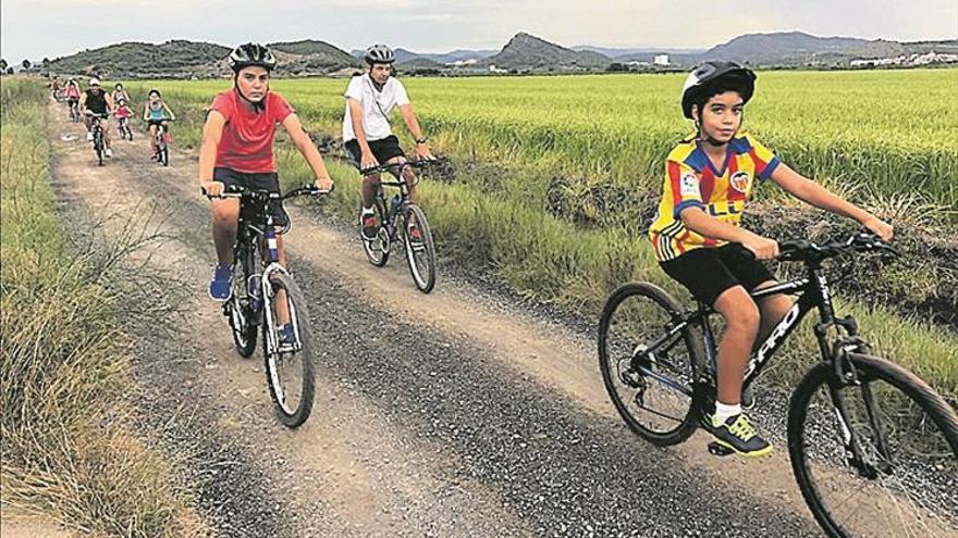 Unos 200 vecinos se unen a la ruta en bicicleta por Xilxes