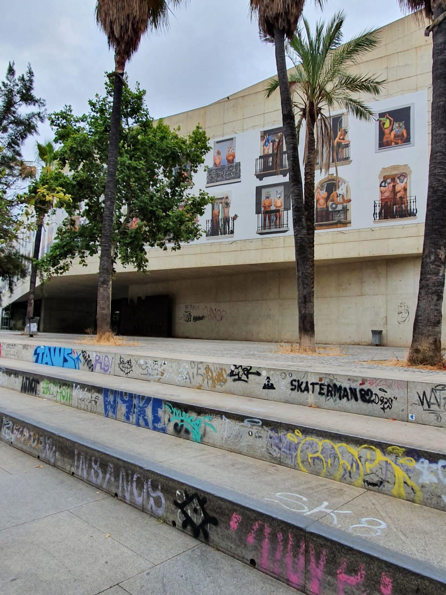 Deterioro en los jardines del Antiguo Hospital