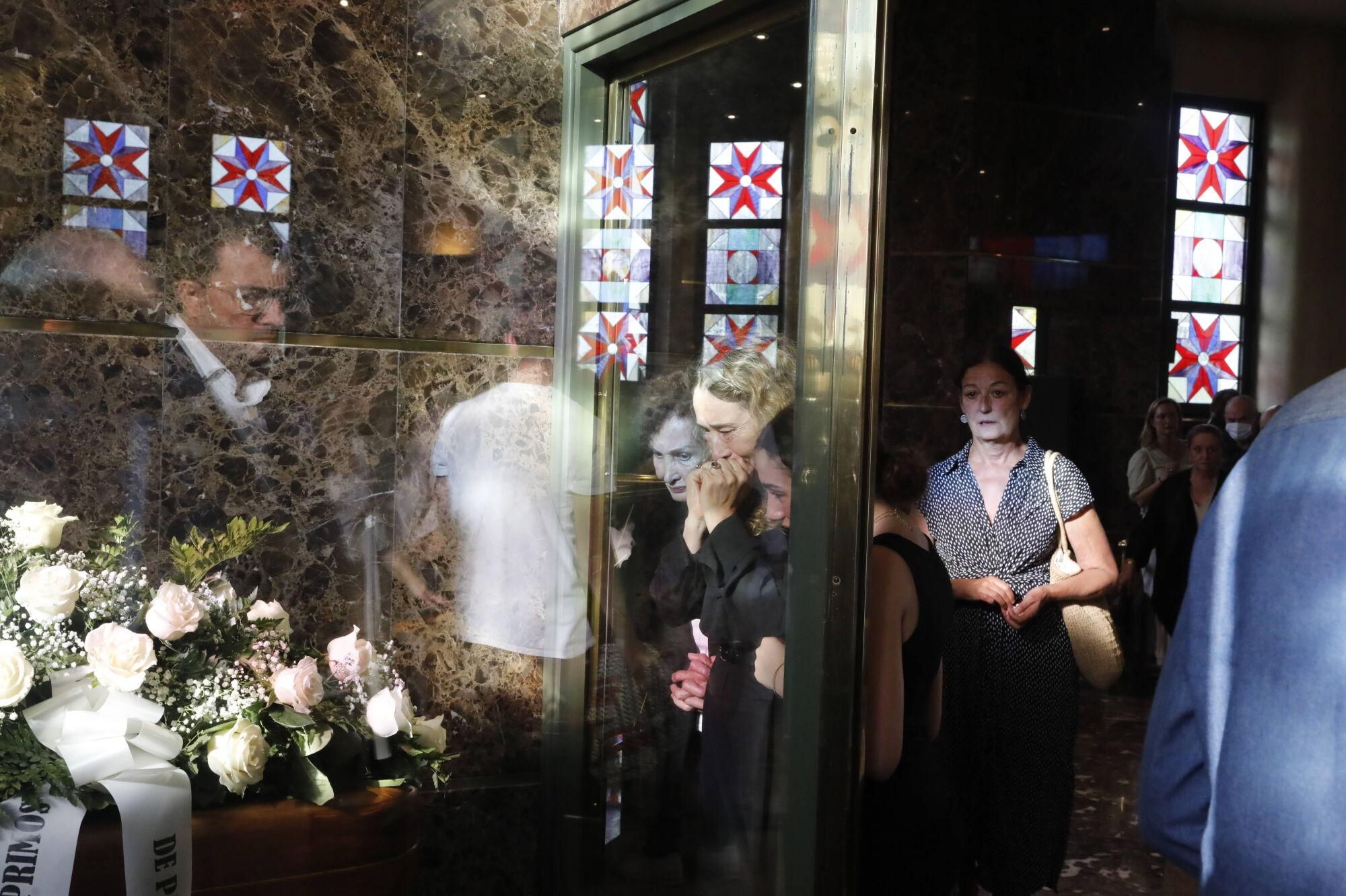 EN IMÁGENES: Acto de despedida a Xuan Bello en el tanatorio de Los Arenales