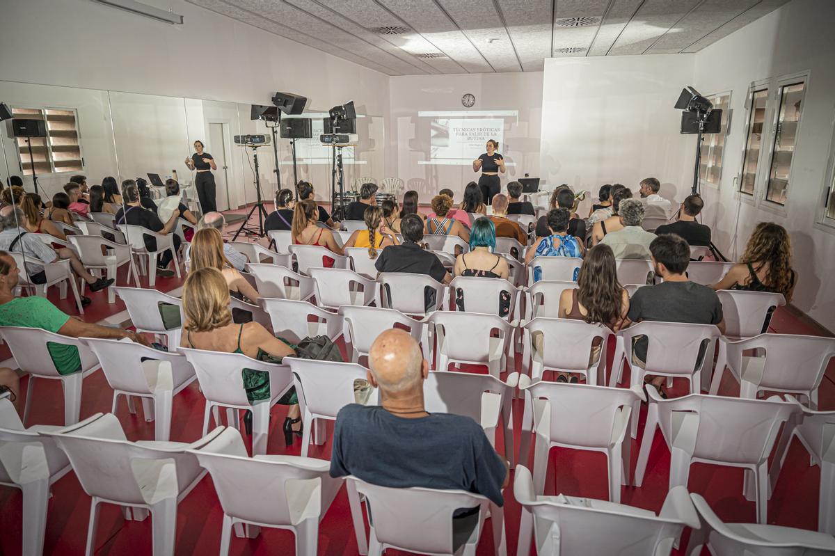 Ambiente en la primera jornada del Salón Erótico