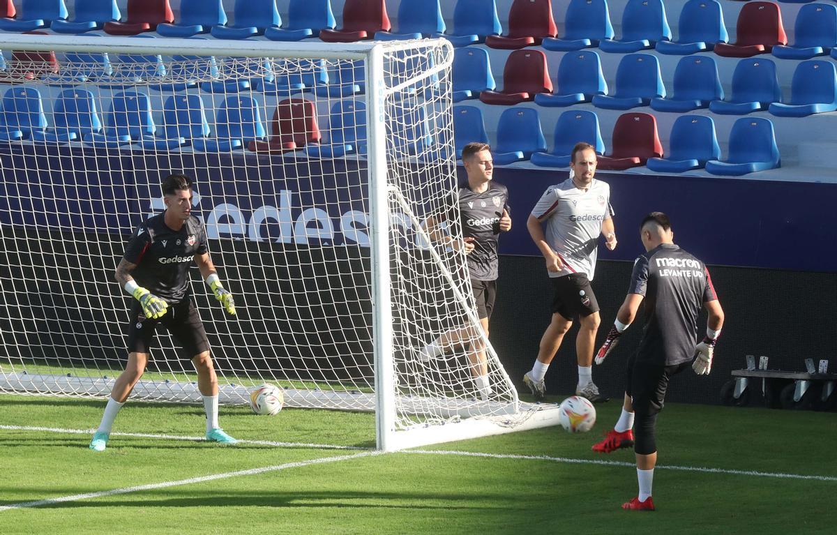 Entrenamiento en el Ciutat antes del encuentro frente al Rayo