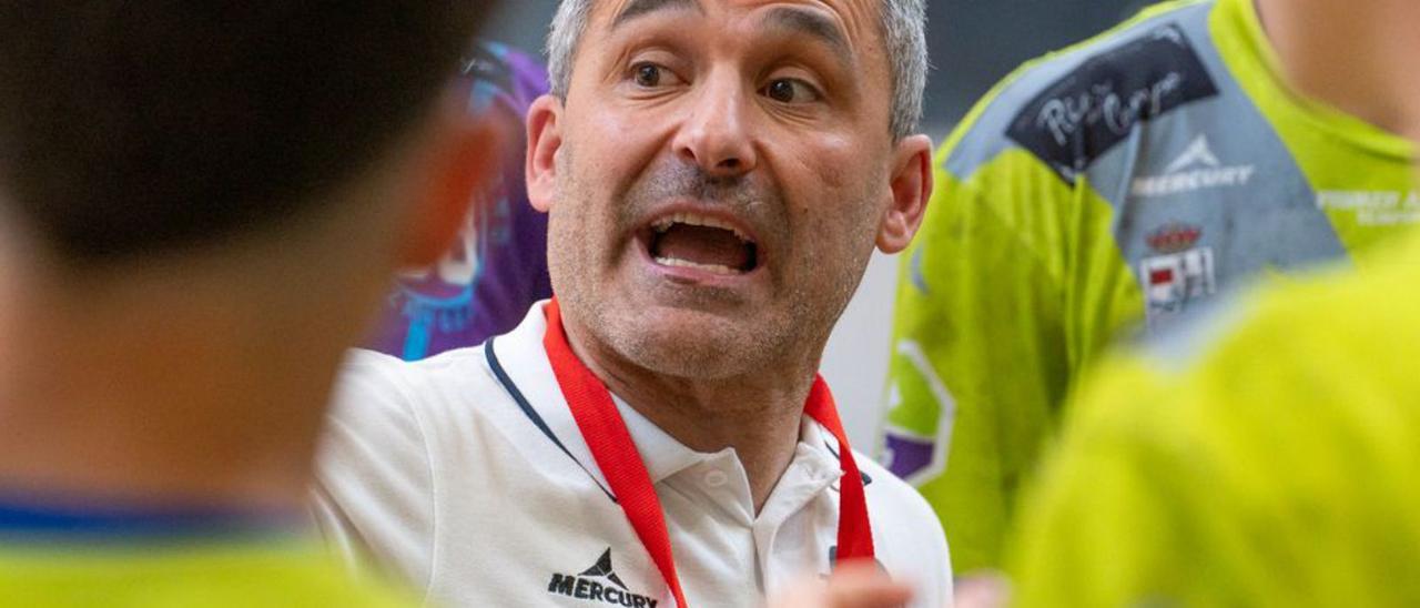 Diego Soto, entrenador del Balonmano Zamora Enamora: &quot;Este triunfo es un soplo de alegría inmensa&quot;