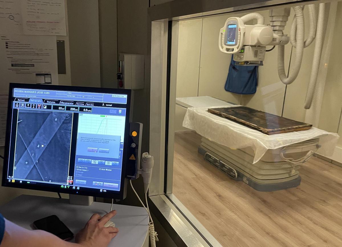 La pintura es sometida a un análisis con rayos X