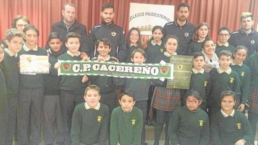 Visita del Cacereño al Colegio Paideuterion