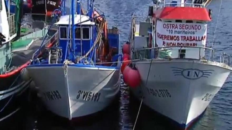 Los pescadores gallegos hacen sonar sus sirenas como señal de protesta