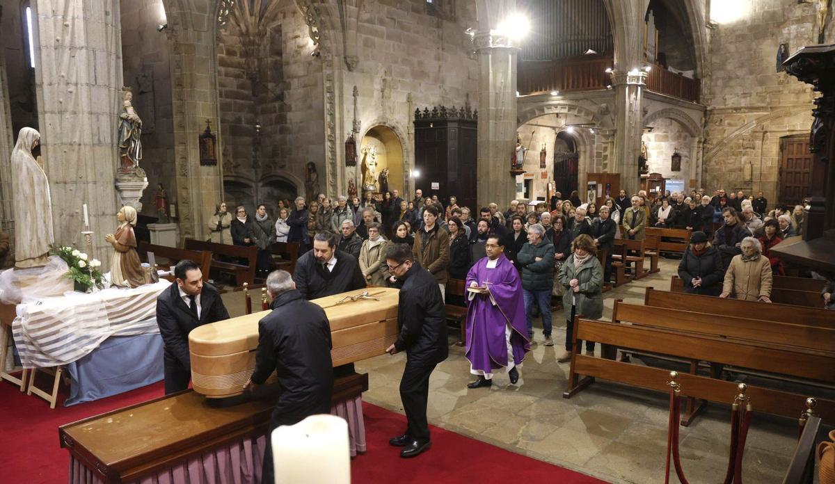 Una imagen del funeral celebrado ayer en Santa María. | GUSTAVO SANTOS