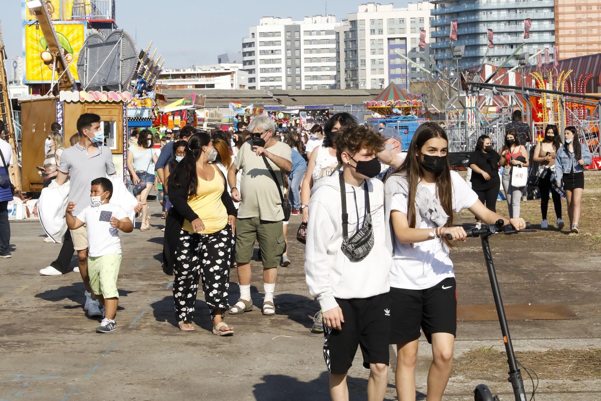 Arranca la diversión en las atracciones de Naval Gijón