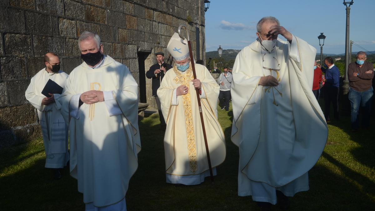 La procesión que siguió a la misa con la que se celebró el 250 aniversario del templo.