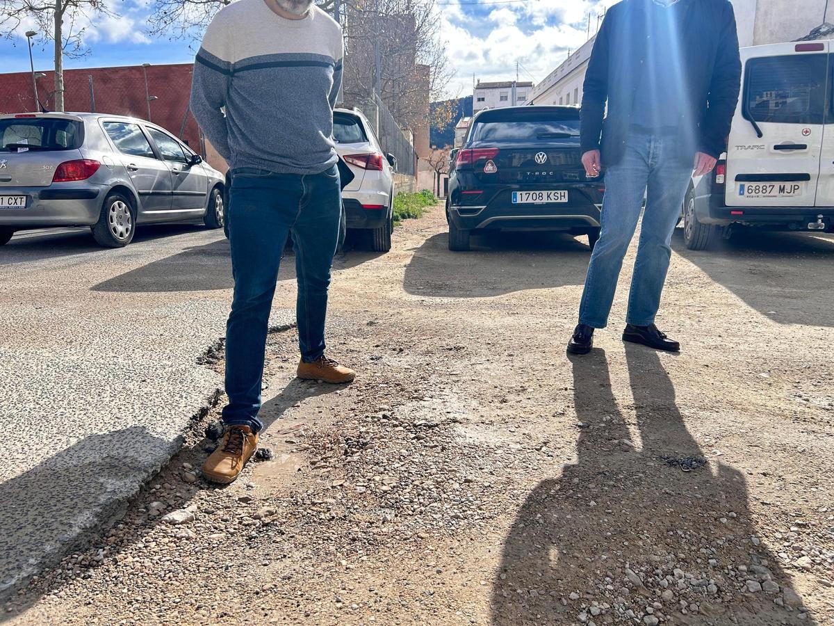 El firme presenta muchas irregularidades