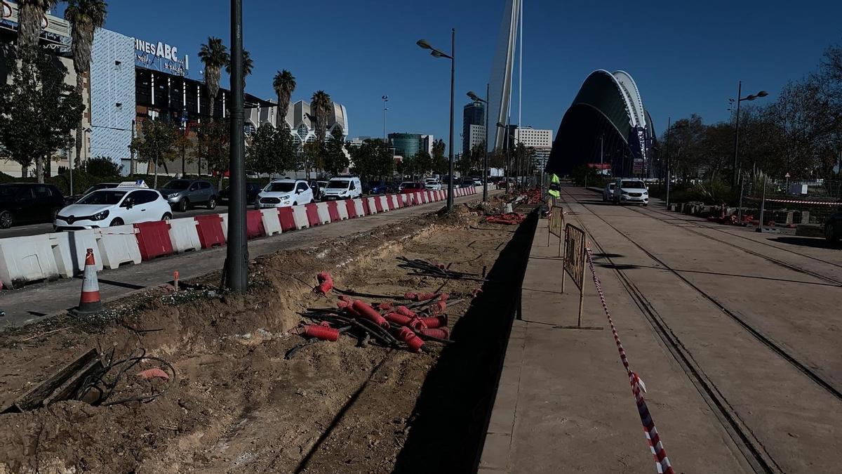 Arrancan las obras del tranvía de la futura línea 10 ante las Artes y las Ciencias