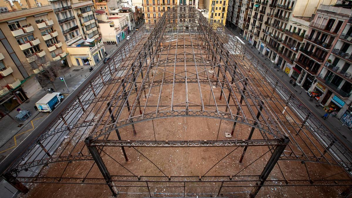 Estructura metálica del centenario mercado de la Abaceria de Gràcia.