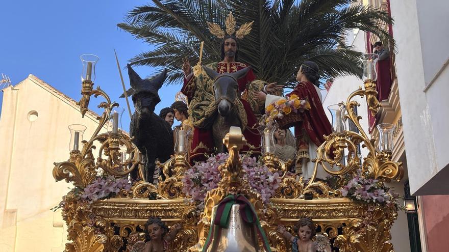 Salida de la Pollinica desde su casa hermandad