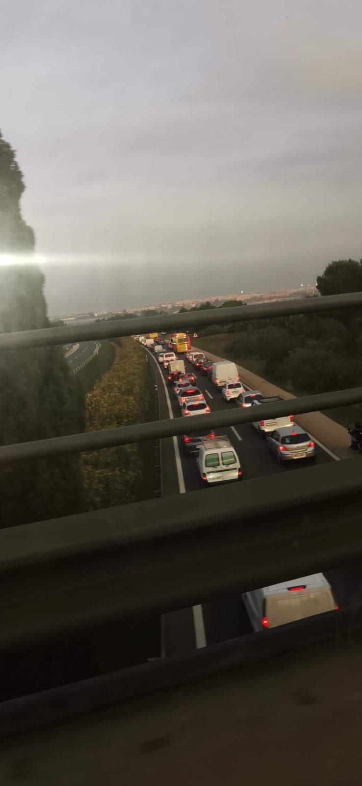 Un accidente de tráfico causa retenciones a la altura del carril VAO de la autopista de Llucmajor