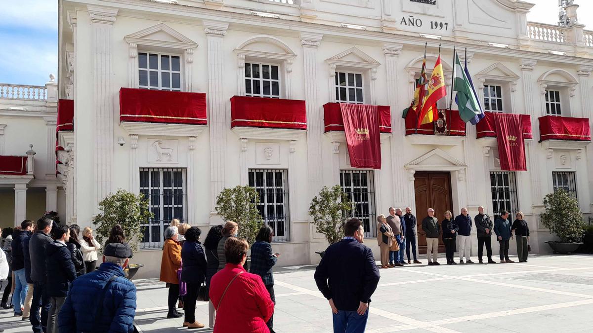 Concentración a las puertas del ayuntamiento de Cabra en solidaridad con el pueblo ucraniano.