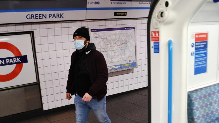 Un usuari del metro a Londres