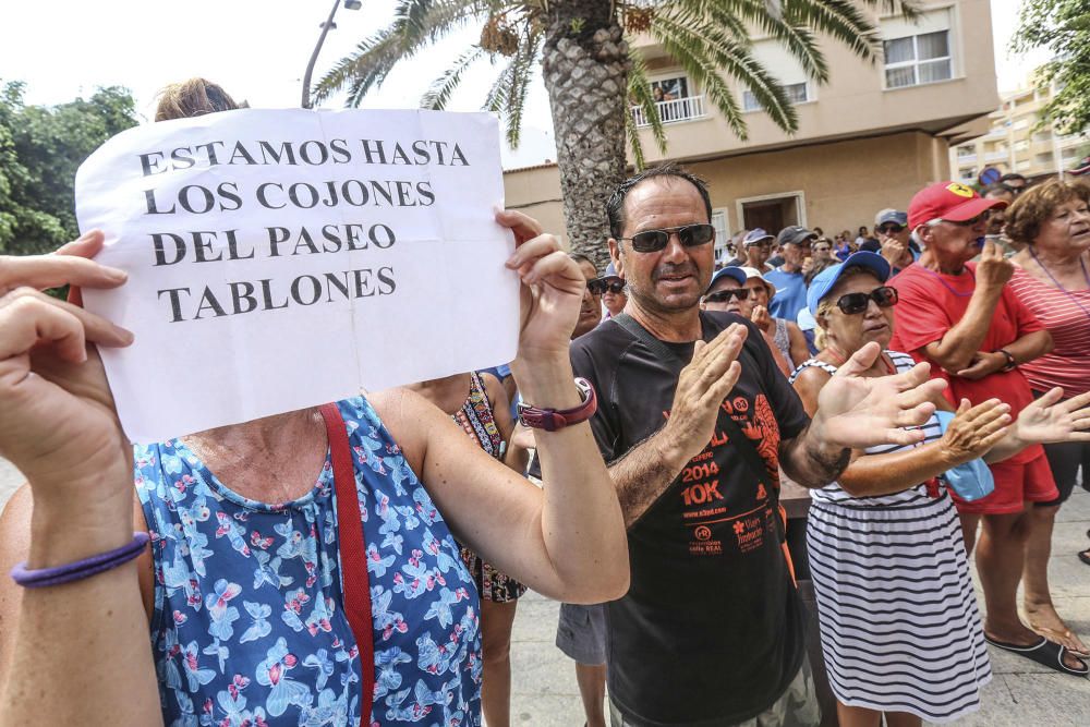 Protesta vecinos de La Mata para exigir mejoras.