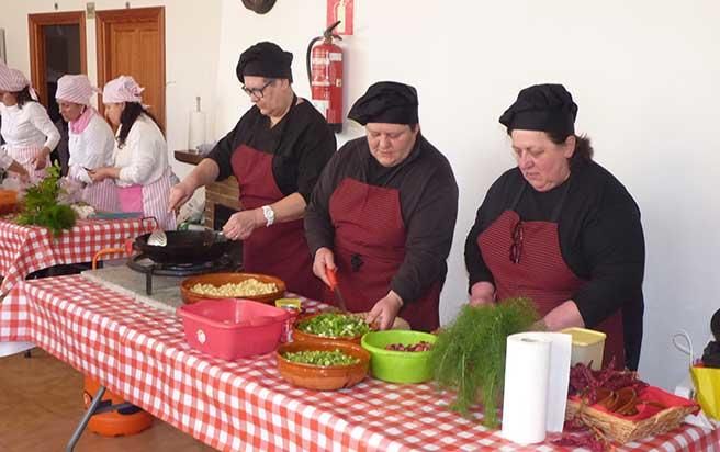 Ses Nines cocinan el mejor frito pascual