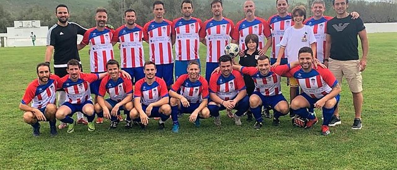 El equipo de veteranos del Benicasim está compuesto por Adrián Selva, Carlos Corrales, Carlos Casulla, Vicente Román, José Heredia, Jordi Martínez, Pepe Tena, Javier Calabria, José Puerto y Javier Sánchez (de pie); así como por Enrique Moya, Alberto Segura, Ismael Peidró, Cristian Izquierdo, José Carlos Rodríguez, Iván Rodríguez, Alejandro Peris y Carlos Fabra (agachados).