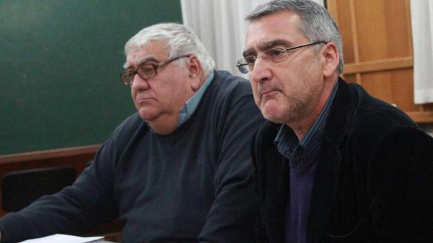 Daniel Echevarría y Eduardo Lamas, en la rueda de prensa que ofrecieron ayer en el colegio Liceo La Paz. / rubén ardao