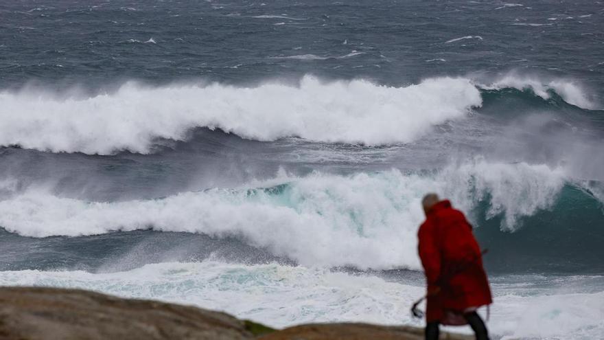 Alerta naranja en el litoral coruñés con vientos de 70 km/h y olas de 5 metros