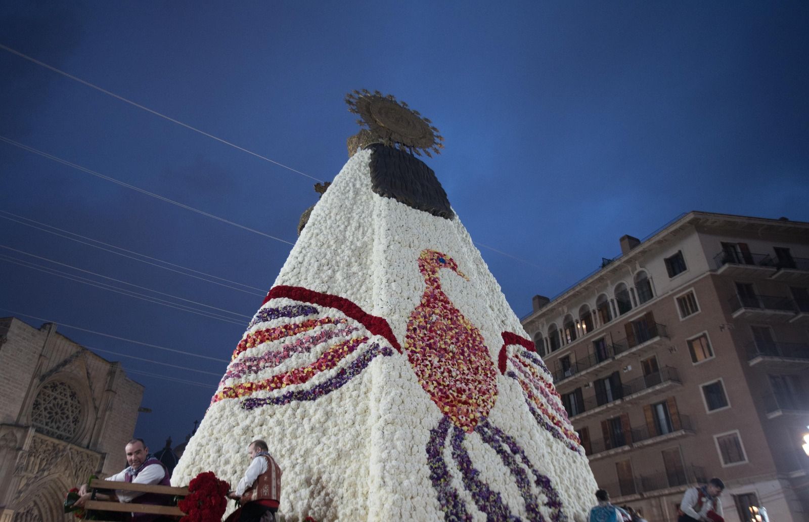 Manto de la Virgen de las Fallas 2022