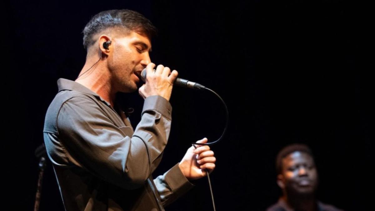 El cantante canario Kilian Viera durante un concierto