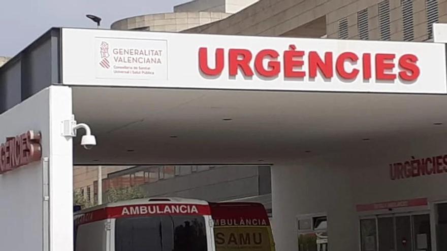 Denuncian la “saturación” de Urgencias en el Hospital de la Ribera con hasta 30 personas a la espera de una cama