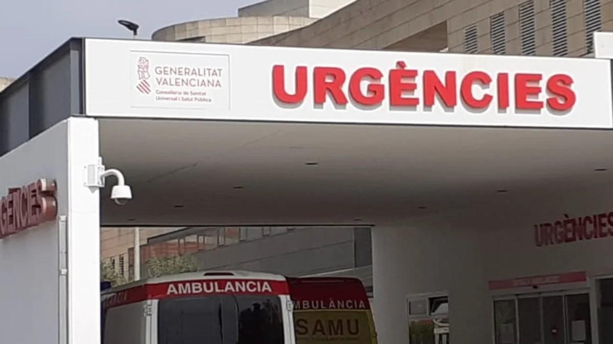 Vista del acceso al área de Urgenciasdel Hospital de la Ribera.