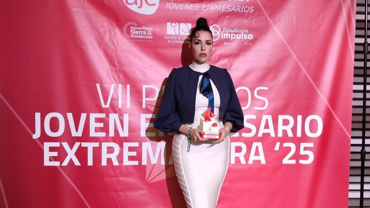 Fiestas en Ciudad Jardín de Plasencia: música, mus, comida solidaria y el reconocimiento a la diseñadora placentina Emma Prieto.