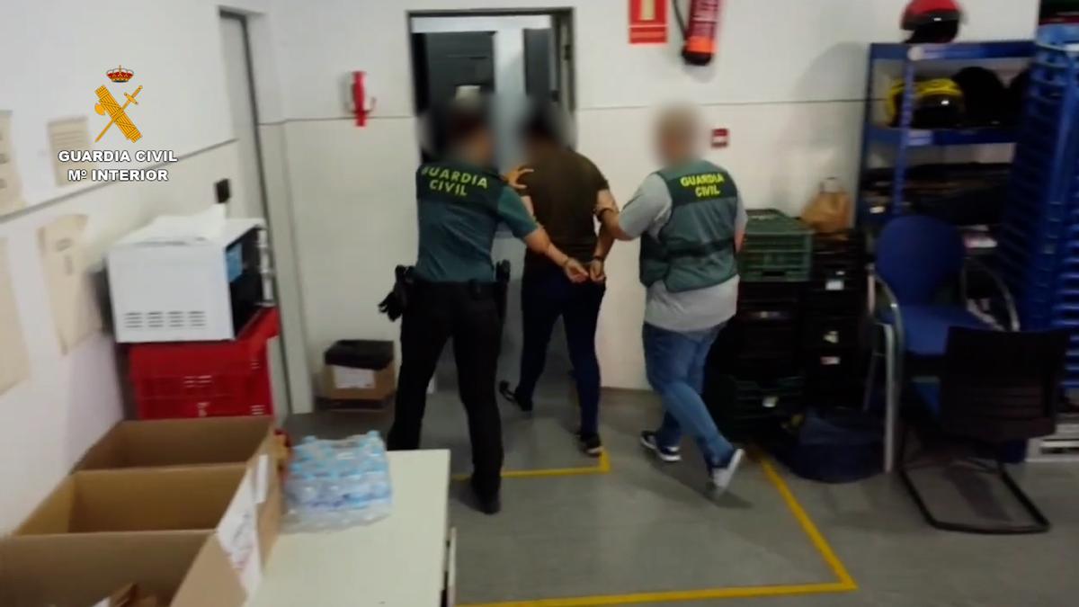 Detención de la presunta autora de los robos.