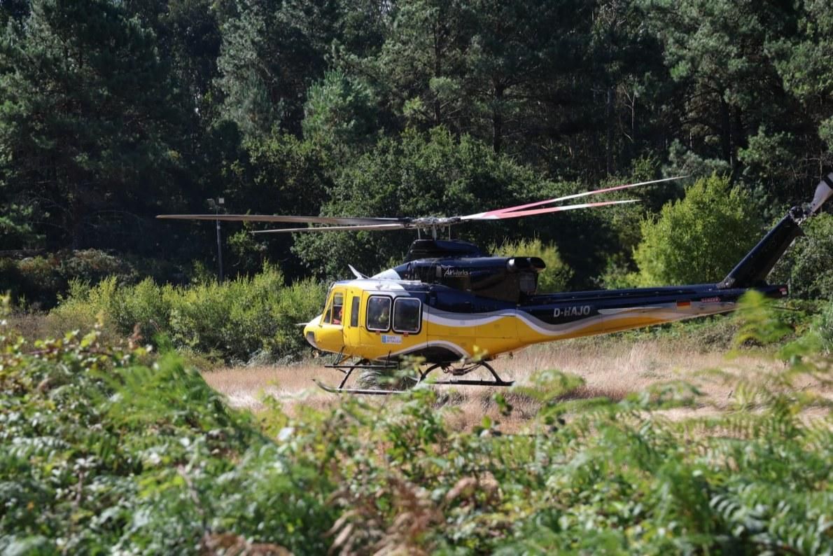 Espectacular incendio forestal en Meaño