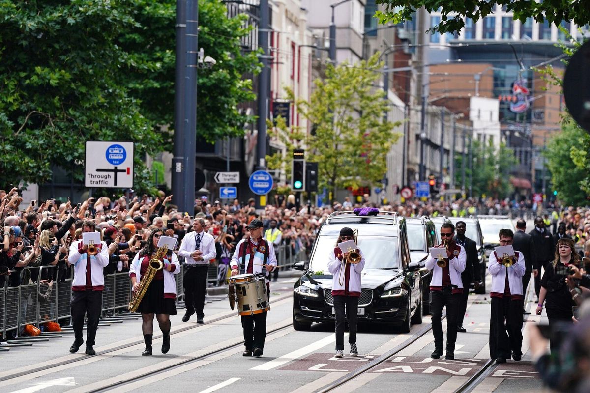 Imágenes de la multitudinaria despedida de Ozzy Osbourne en Birmingham.