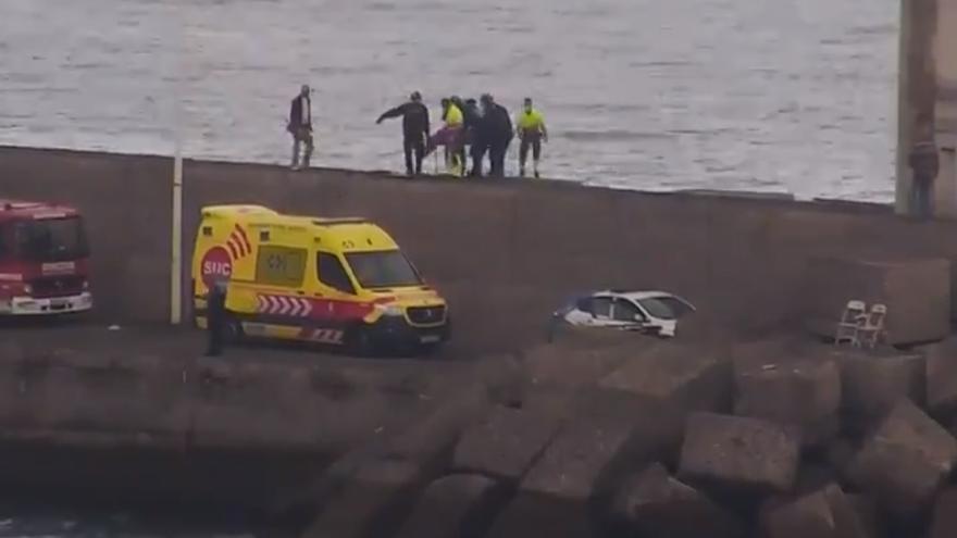 Cae en la zona de los tetrápodos del muelle San Cristóbal