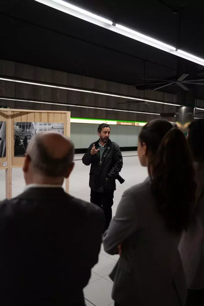 Metro de Málaga acerca la Semana Santa a sus viajeros con una exposición de Lorenzo Carnero