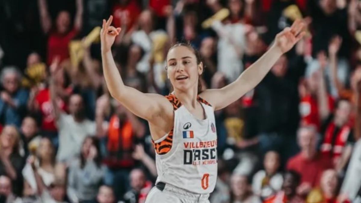 Leite celebra un triunfo con el Villeneuve D'Ascq esta temporada.