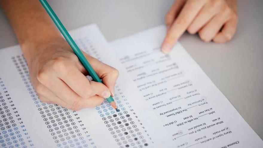 ¿Eres más listo que Rafa Mora? Comprueba si aprobarías el examen para Policía Local en Canarias