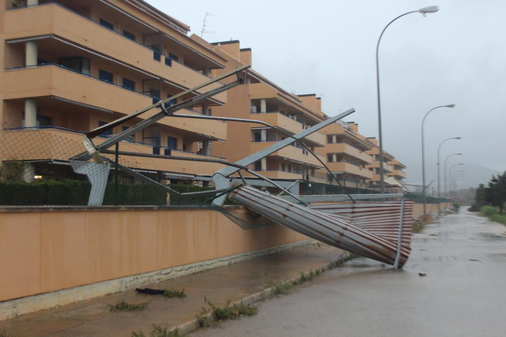 Un tornado causa múltiples destrozos en Dénia