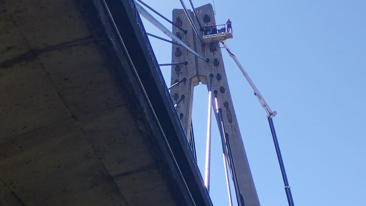 Los trabajos en el puente de Sama.