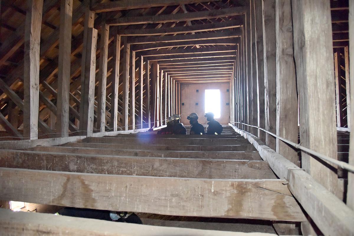 Comprobaciones en las cubiertas altas de la Mezquita-Catedral.