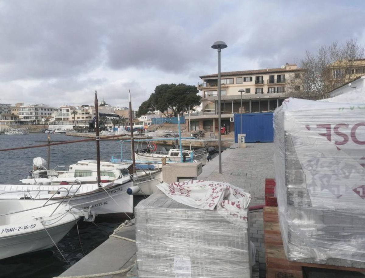 Gewerkelt wird auch im Hafen von Cala Ratjada. | FOTO: SOPHIE MONO