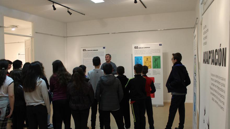 Unos 400 alumnos de Bullas visitan la exposición sobre el Cambio Climático