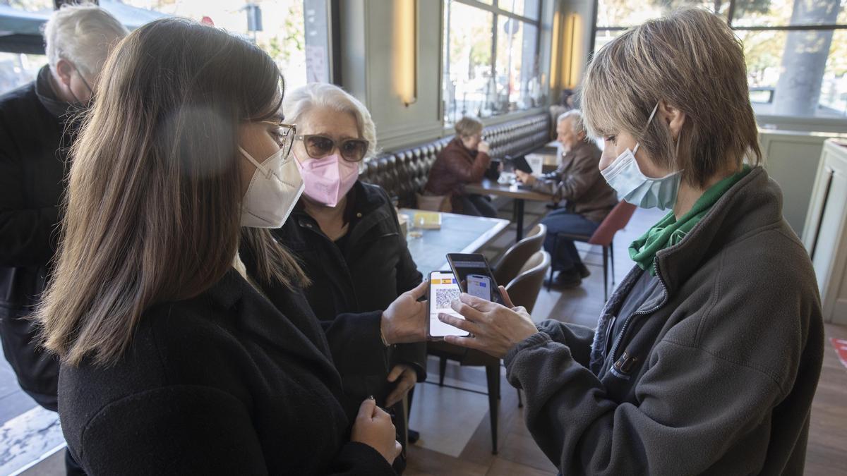 El pasaporte covid es obligatorio desde hoy en bares y restaurantes de Catalunya.